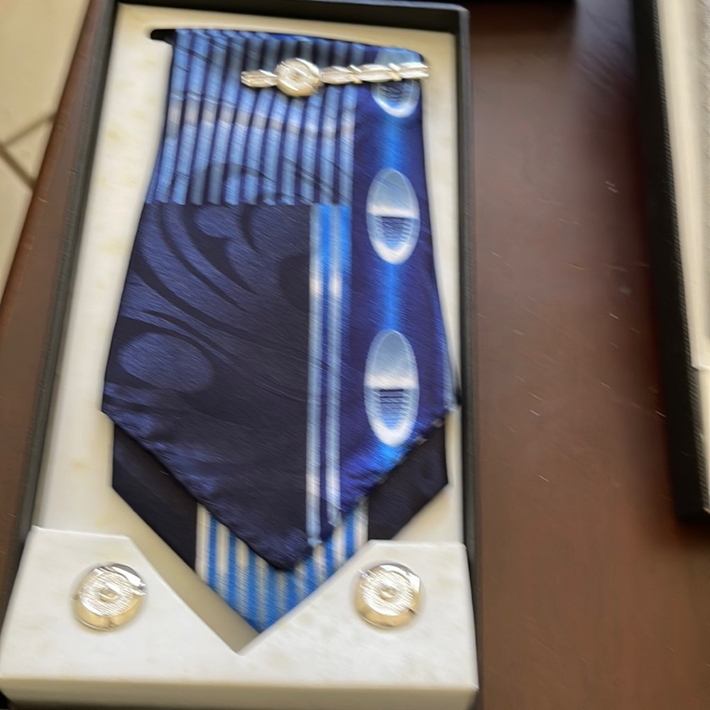 Tie set